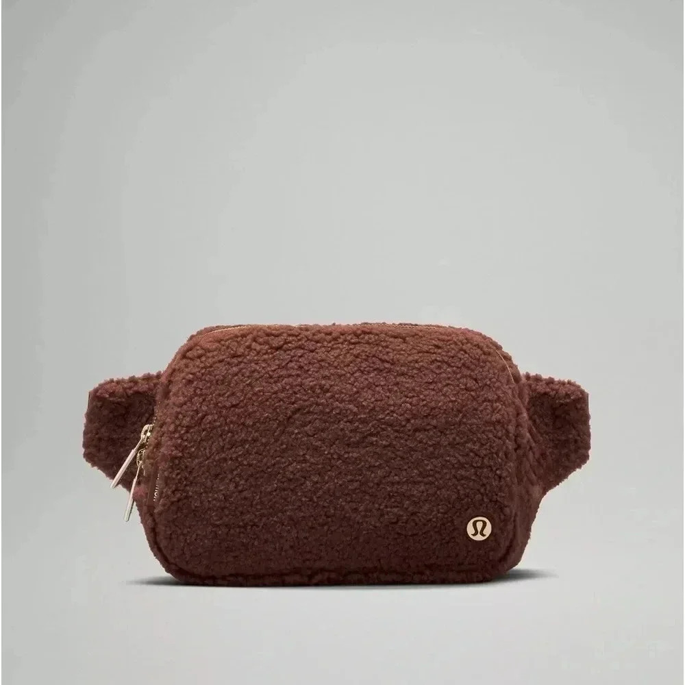 NWT LULULEMON BROWN 2L EVERYWHERE BELT BAG FUZZY. No longer available in stores - Picture 2 of 5